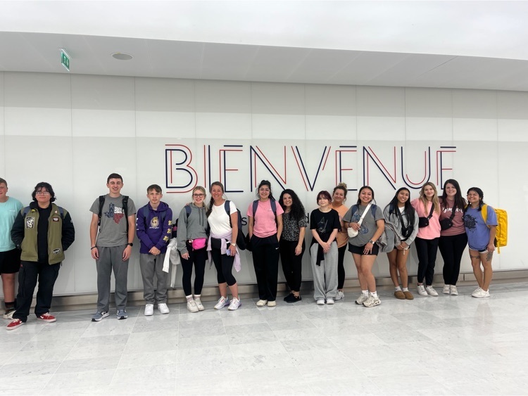 PHS students have landed in Paris! Bonjour! 